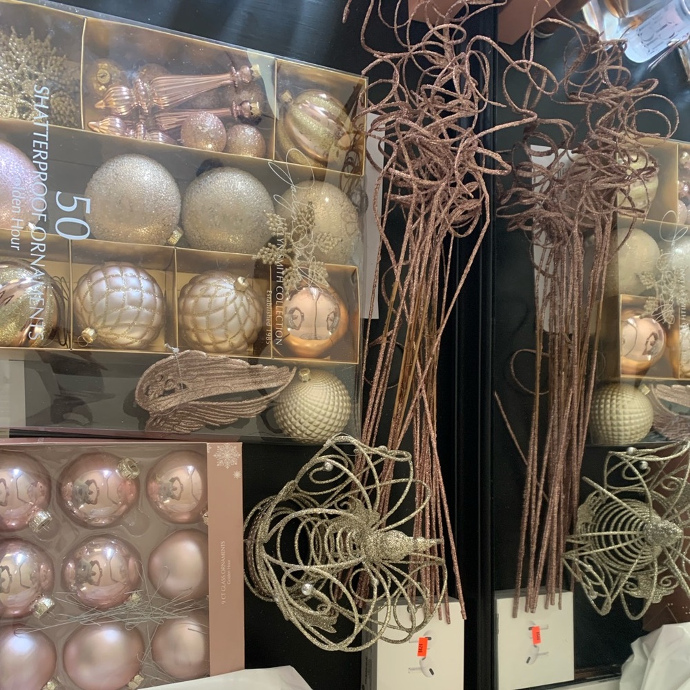 Pink and gold Christmas deco